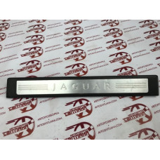 Накладка порога передняя правая Jaguar XF 2008-2015 8X2313200AF